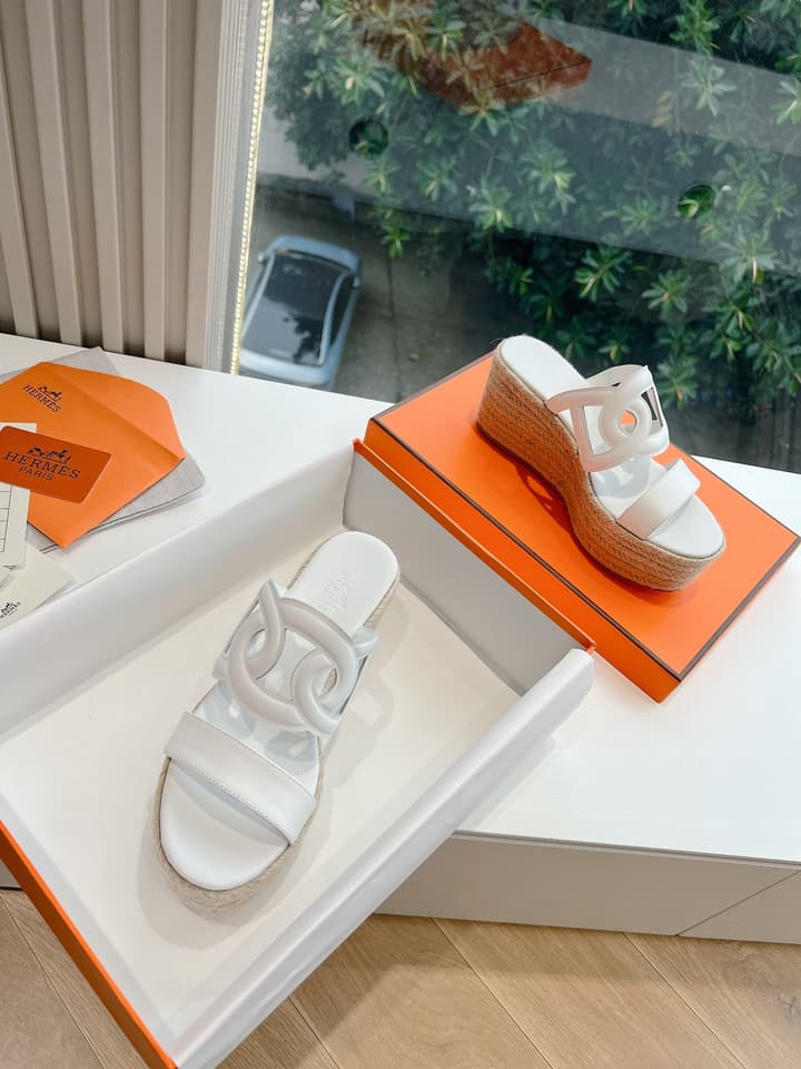 Hermès Wedge Sandals – Spring/Summer 2024 Collection in Black