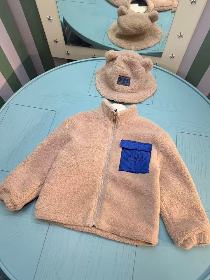 Fendi Kids Faux Lamb Fleece Jacket and Hat Set – 25SS in Light Tan Shearling With Blue Pocket