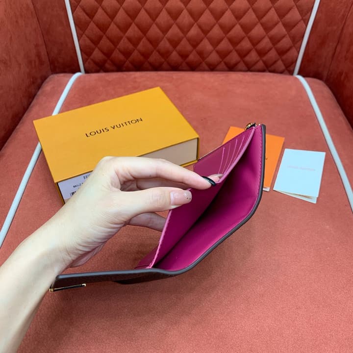 Louis Vuitton Capucines Short Wallet
