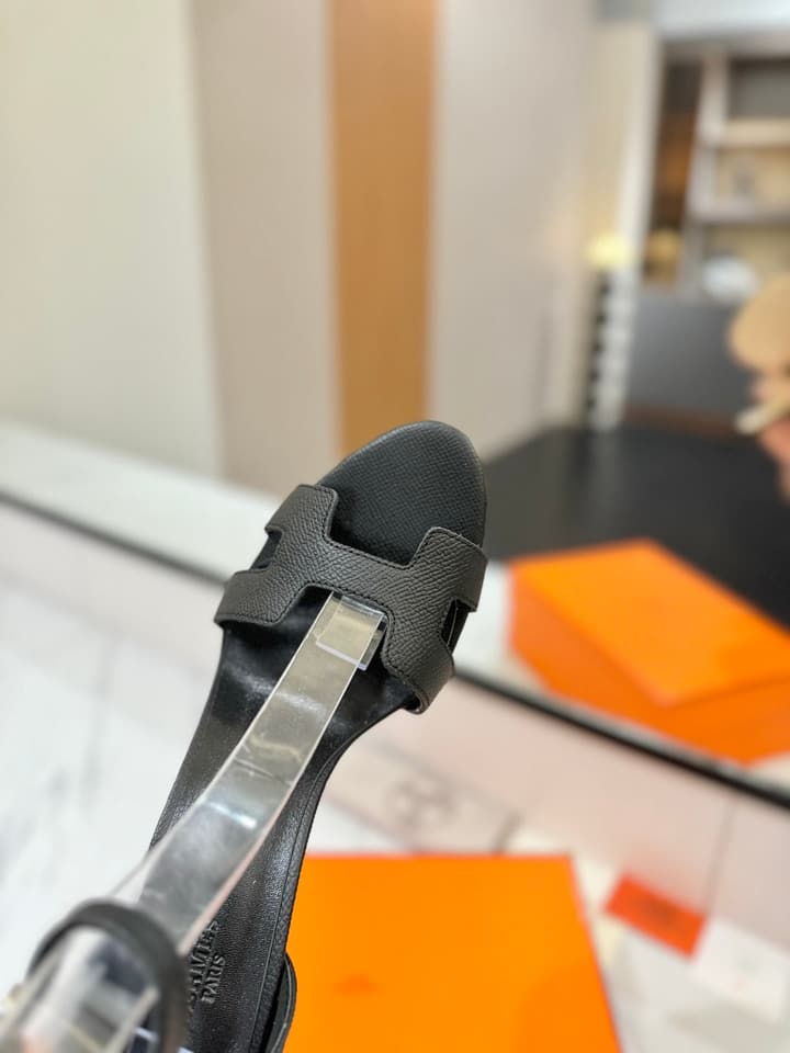 Hermès Classic H Palm Grain Heeled Sandals – 9cm in Black
