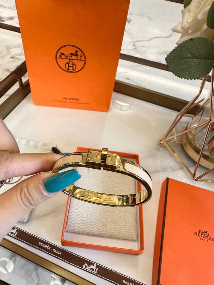 Hermès Enamel 18K Gold Bracelet