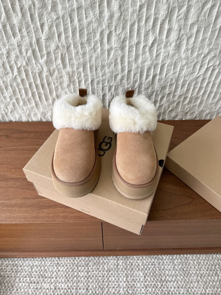 UGG Sheepskin Fur-Lined Slippers – Autumn/Winter Collection in Tall Light Pink With Cream Fur