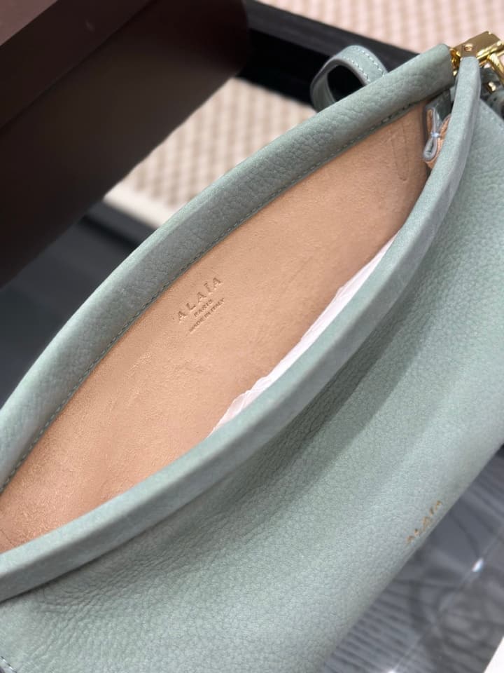 Alaïa Shoulder & Crossbody Bag in Green