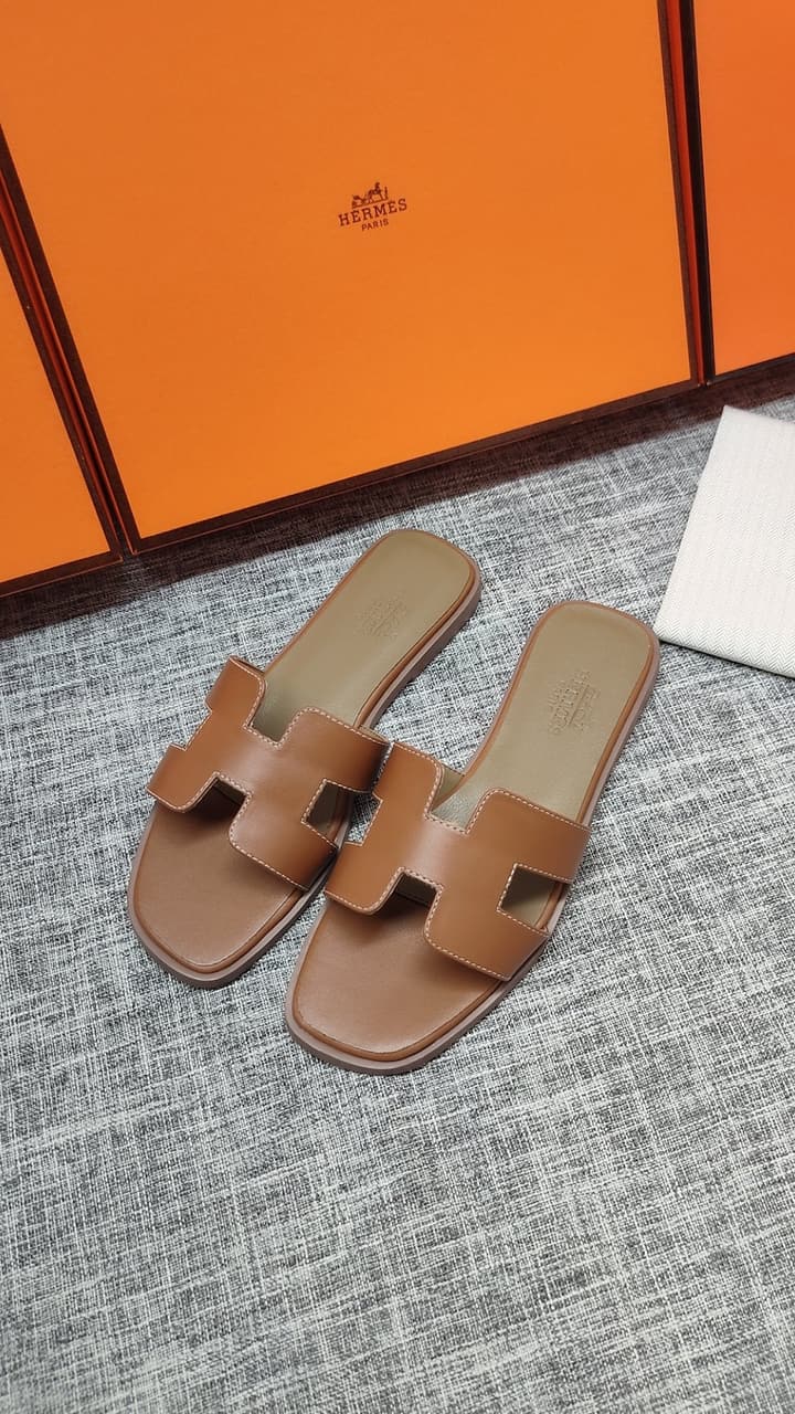 Hermès Premium Leather Flat Slides – 2024 Collection in Black