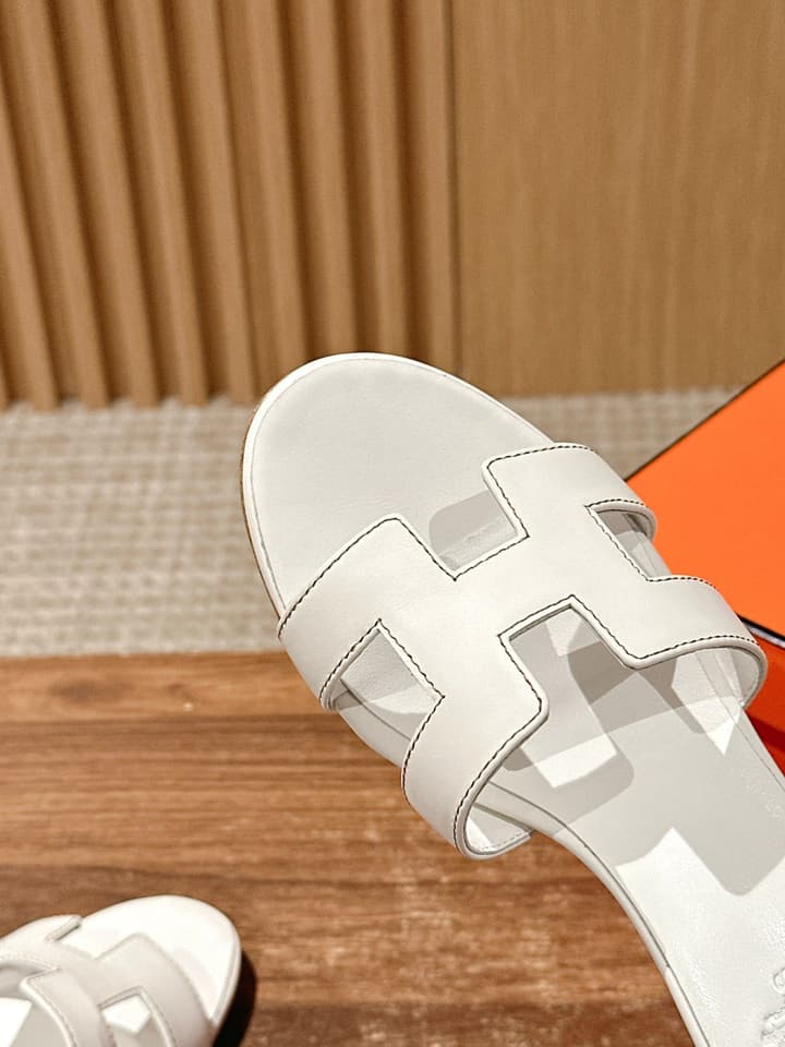 Hermès Classic H-Logo Chunky Heel Sandals in Black Leather
