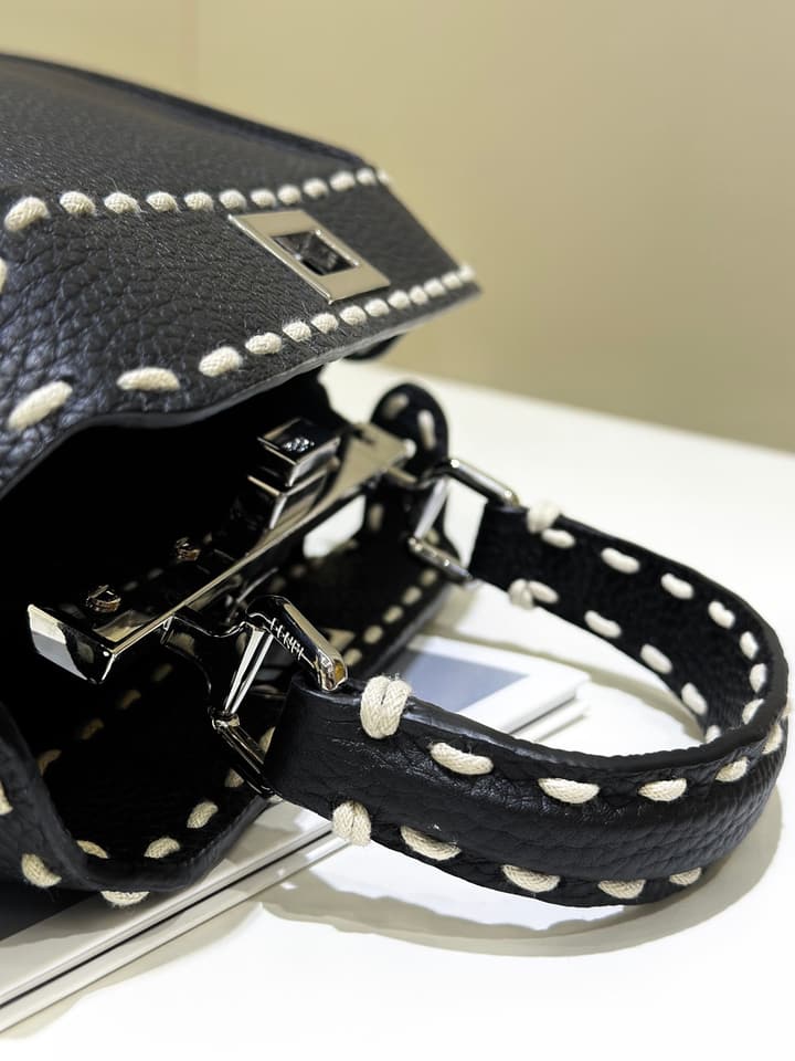Fendi Peekaboo Iconic Handbag in Black Leather With Contrast Stitching