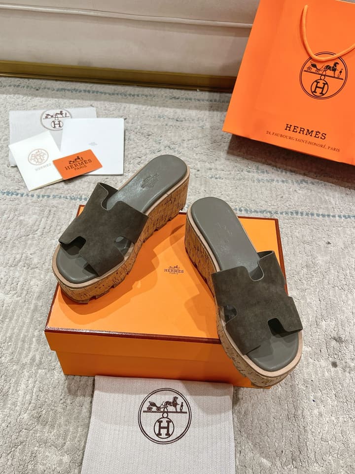 Hermès 2024 Spring/Summer Wedge Sandals – 2024 Spring/Summer Collection in White Leather
