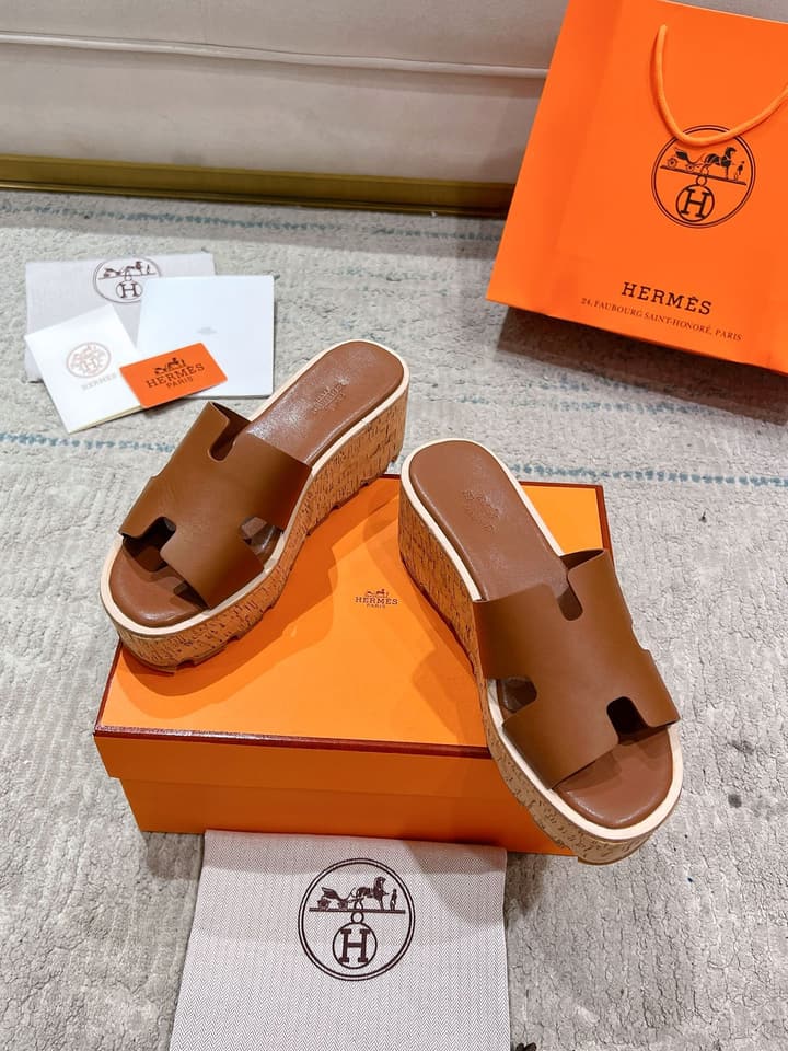 Hermès 2024 Spring/Summer Wedge Sandals – 2024 Spring/Summer Collection in White Leather
