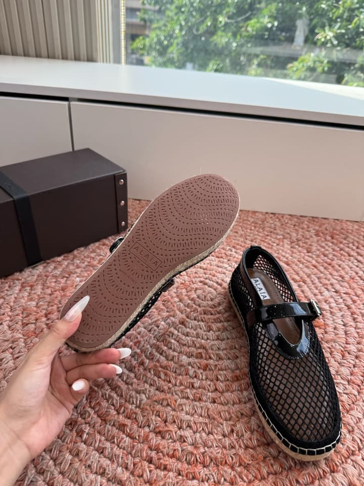Alaïa Woven Fishnet Mules – 2026 Spring/Summer Collection in Beige
