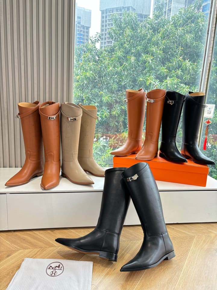 Hermès Classic Knee-High Boots – 2025 Autumn/Winter Collection in Two-tone Tan And Cream