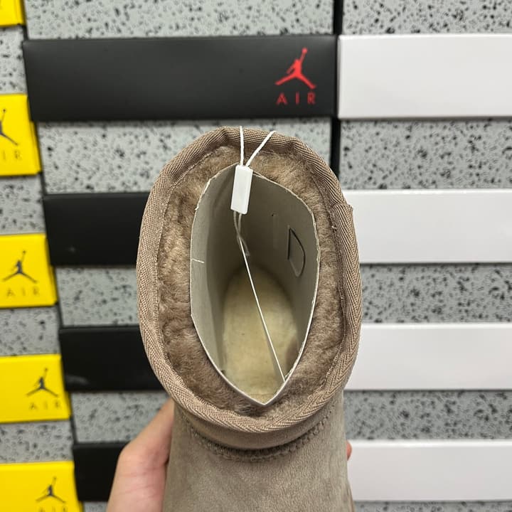 UGG Thick-Soled Low-Cut Fur-Lined Snow Boots in All Black Mini