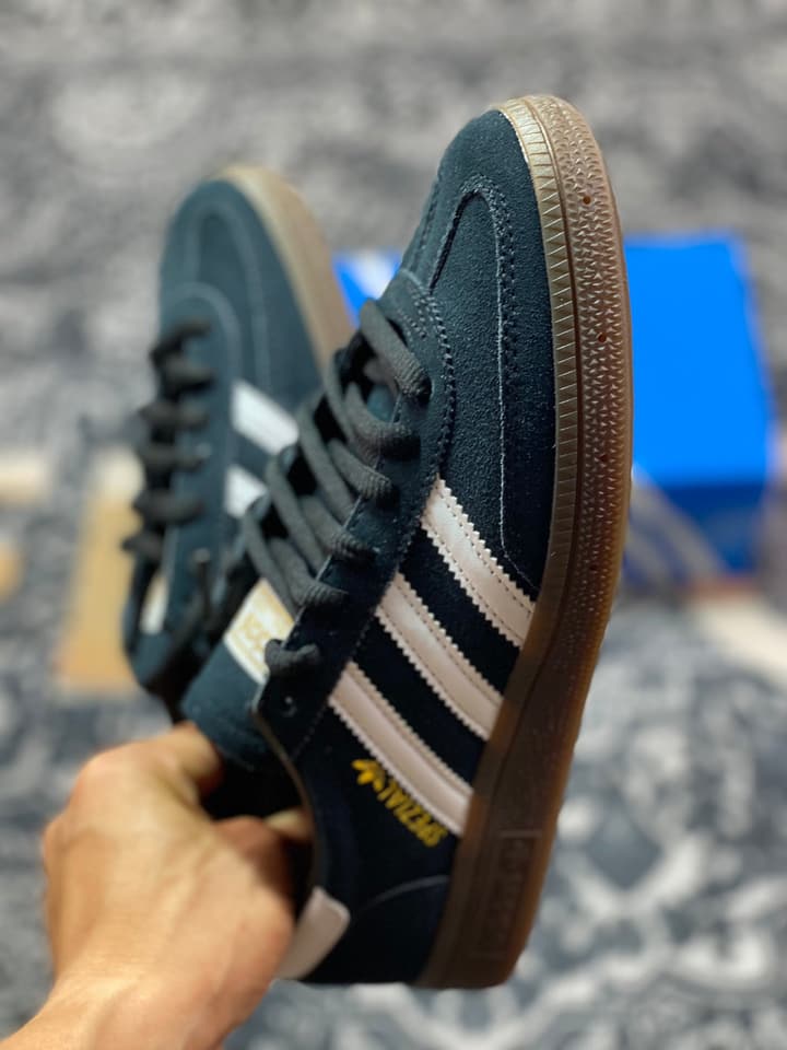 Adidas Originals Samba Handball Spezial Sneakers in Black/White
