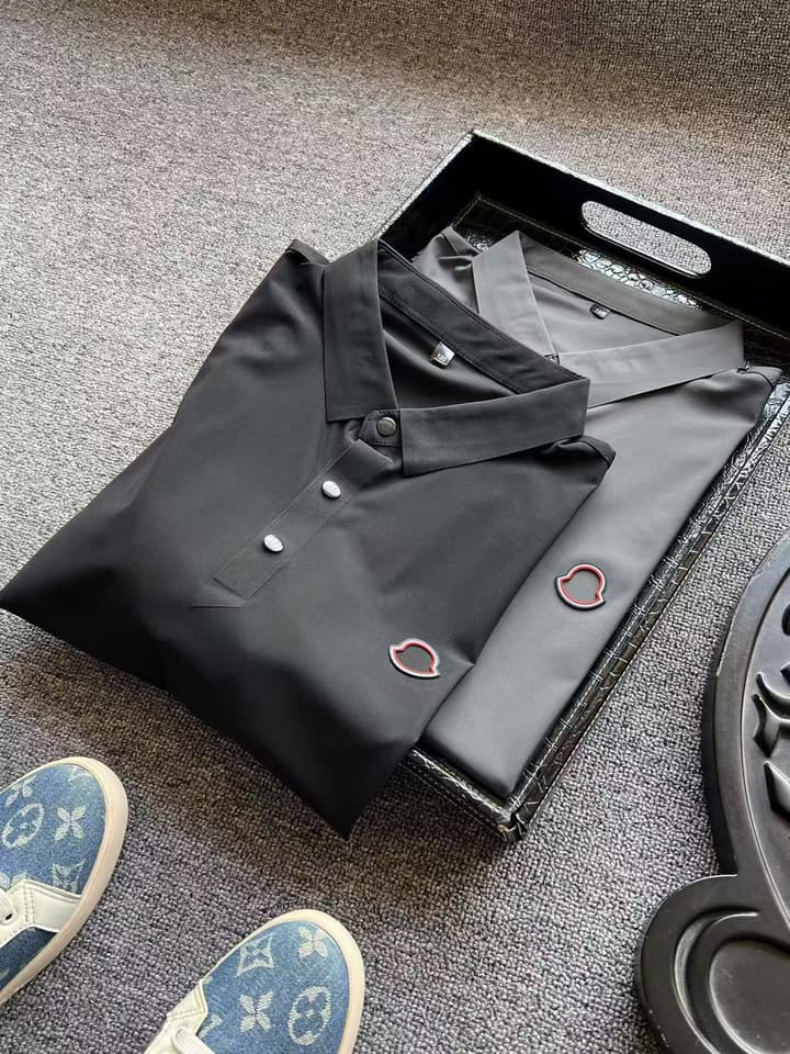 Moncler Seamless Business Casual Polo Shirt in Grey