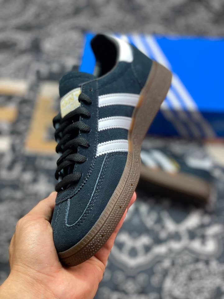 Adidas Originals Samba Handball Spezial Sneakers in Black/White