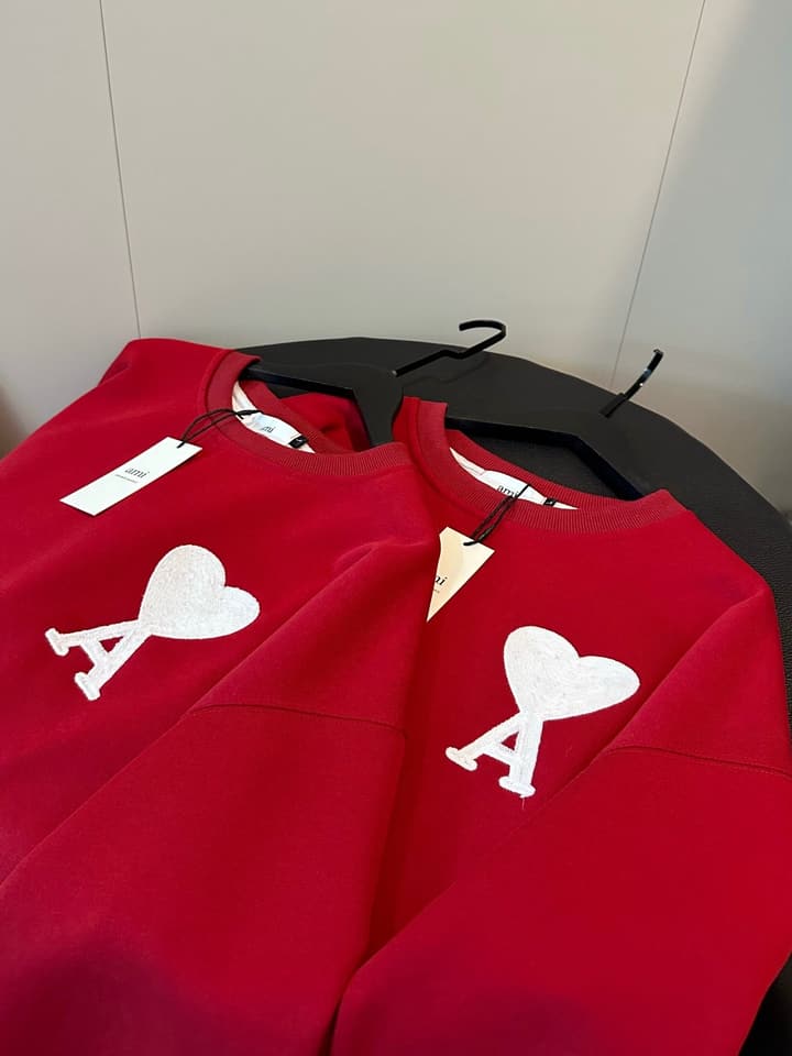 AMI Paris Heart Embroidery Crewneck Sweatshirt – Autumn/Winter Limited Edition in Red Sweatshirt With White Logo