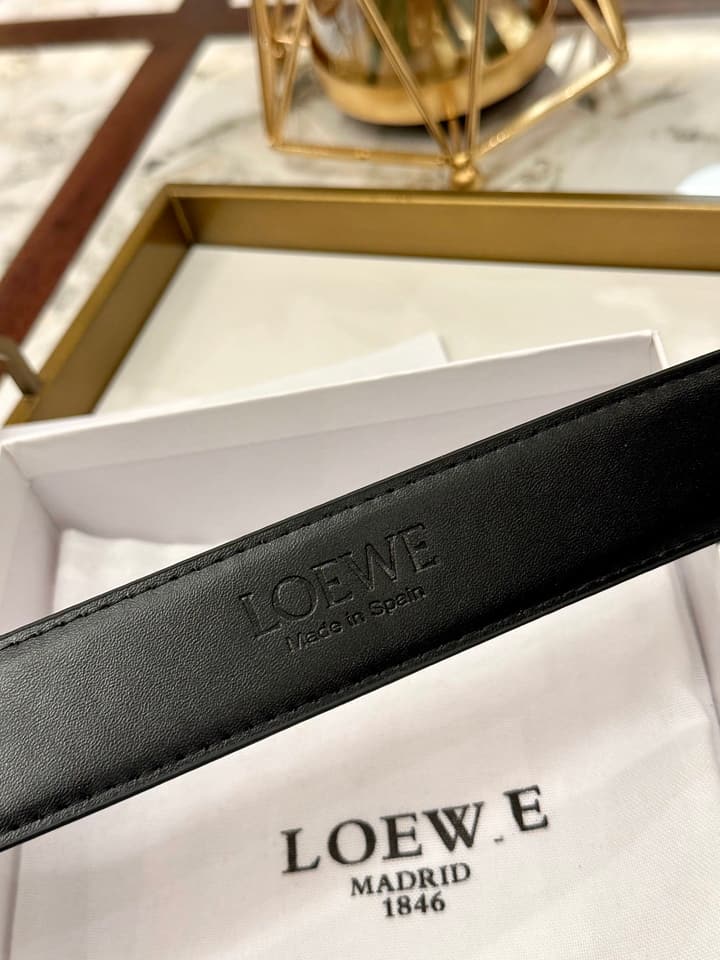 Loewe Classic Leather Belt – 4.0cm in Black With Gold Flat Buckle