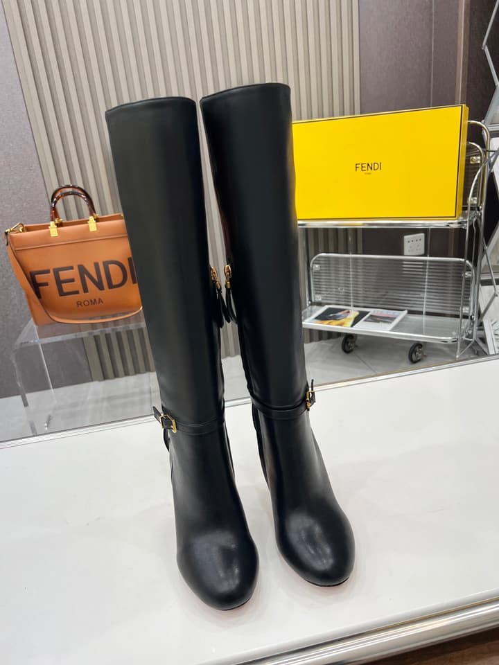 Fendi Delfina Runway Round Toe Boots in Black Leather Boots
