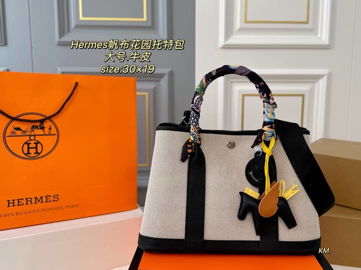 Hermès Canvas Garden Tote Bag in Light Canvas With Earth Tone Scarf