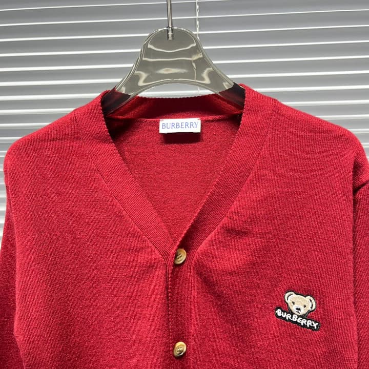 Burberry BU Bear Pattern Knit Cardigan – Kids Collection in Bright Red