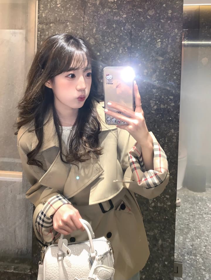 Burberry Short Trench Coat in Short Khaki Trench Coat