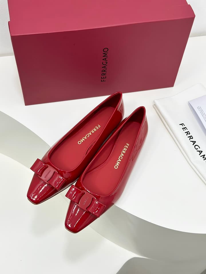 Ferragamo Vara Patent Leather Square Toe Pumps in Black Patent Leather (1cm Heel)