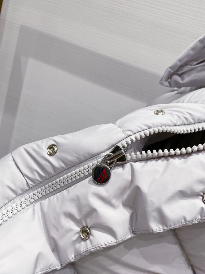 Moncler Maya 70 Matte Down Jacket – 2025 in Classic Black