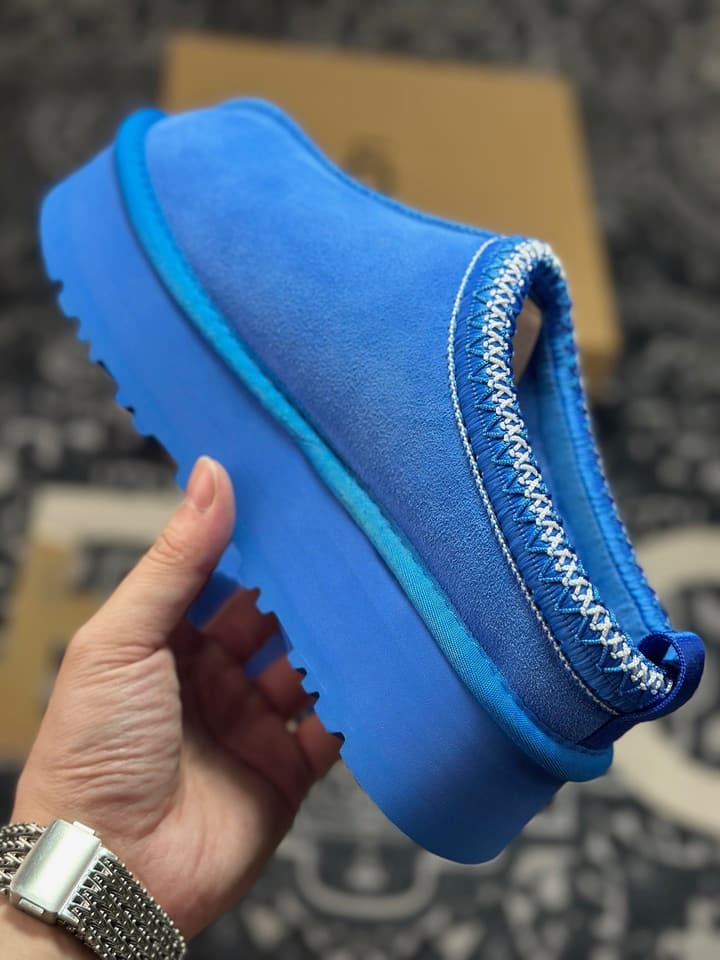 UGG Tazz Platform Snow Boots in Royal Blue Platform Slipper