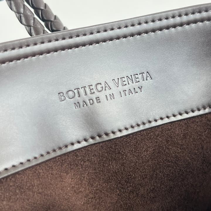 Bottega Veneta Liberta Bucket Bag – 25SS in Black