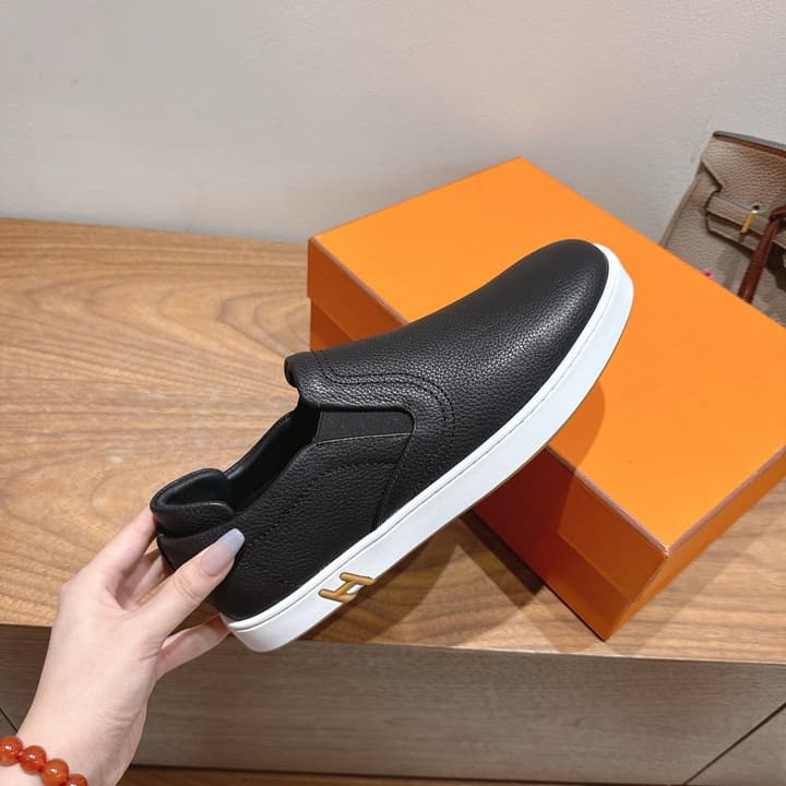 Hermès Classic Lightweight Couple's Slides – SS25 in Black Leather