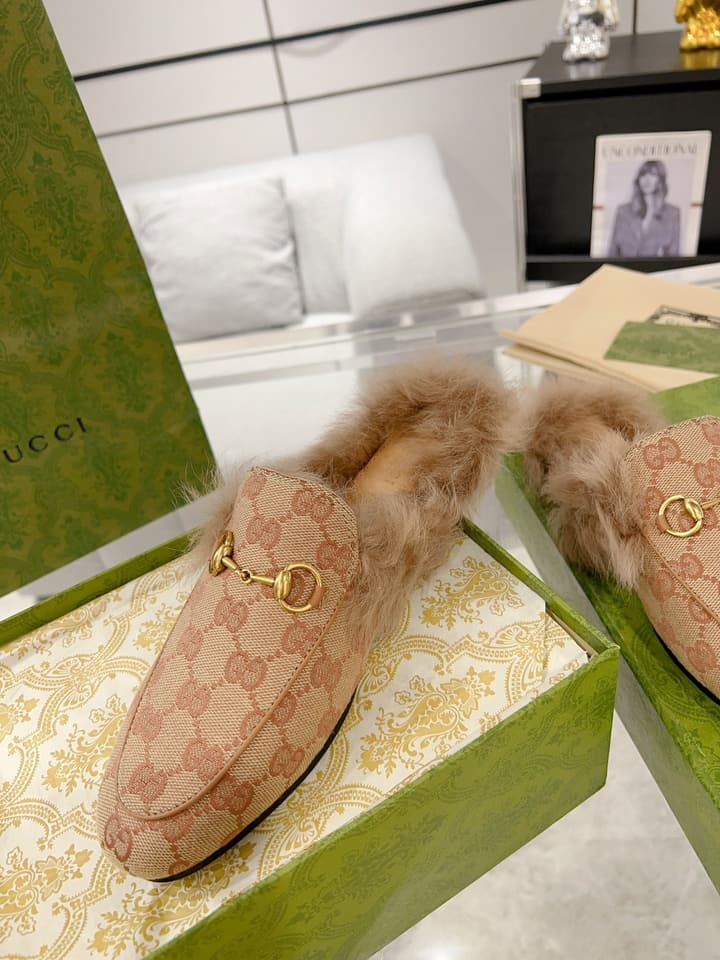 Gucci Toscana Sheepskin Loafers in Black Patent Embossed With Tan Shearling