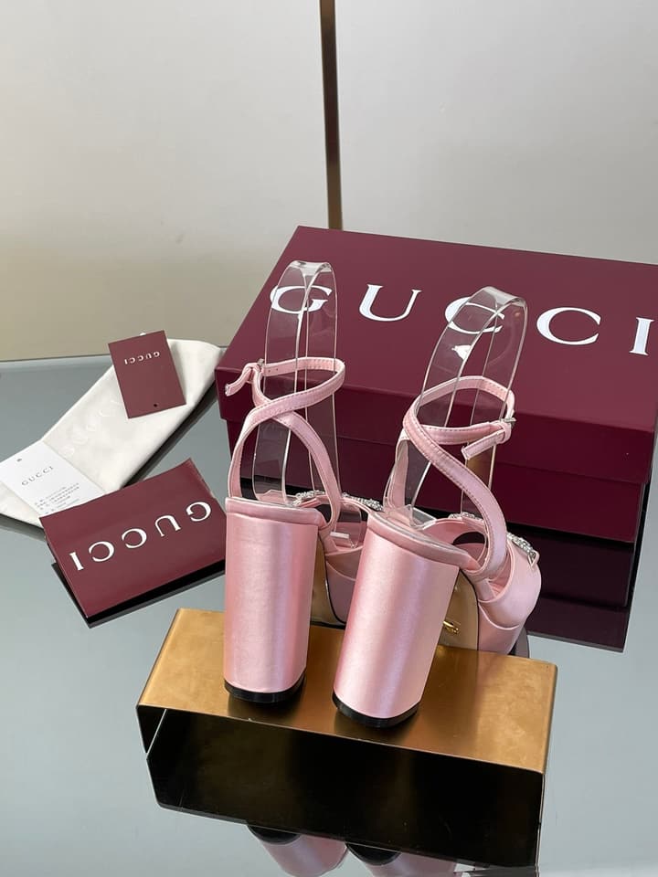 Gucci Platform Rhinestone Horsebit Sandals – Spring/Summer Collection – 2025 in Black Patent