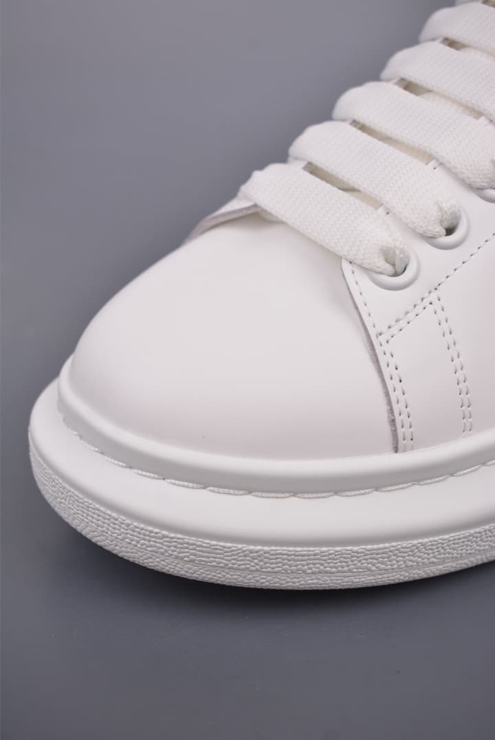Alexander McQueen Classic Platform Sneakers – 2025 Edition in White Lavender