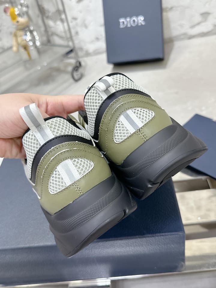 Dior B22 Men's Retro Jogging Sneakers in Black And White Patterned