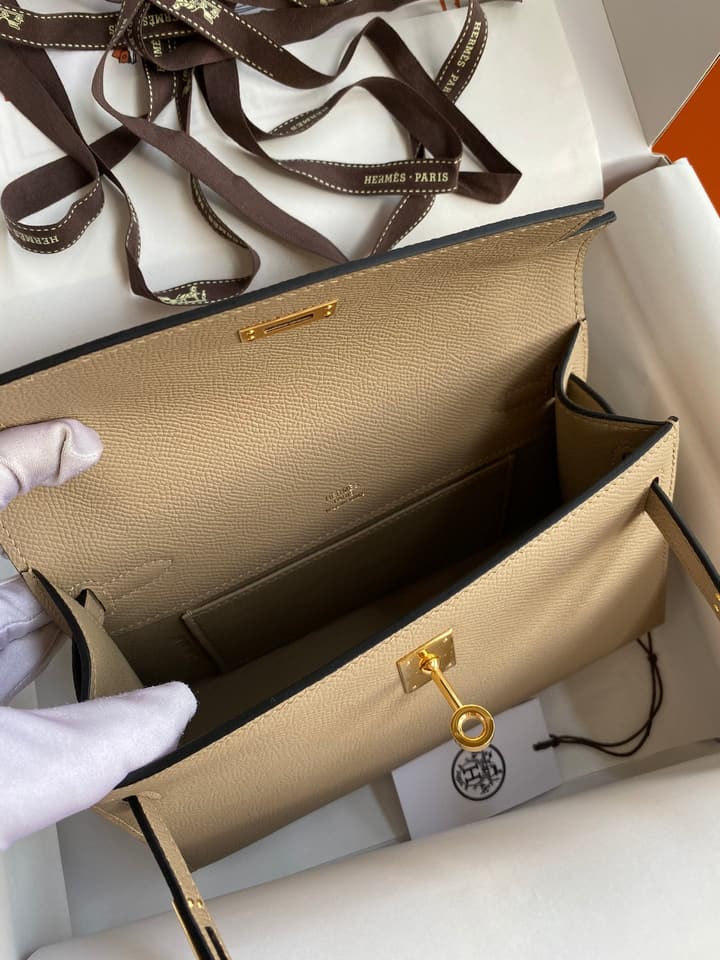 Hermès Kelly Mini Handbag – Trench Coat Grey in Bright Light Beige