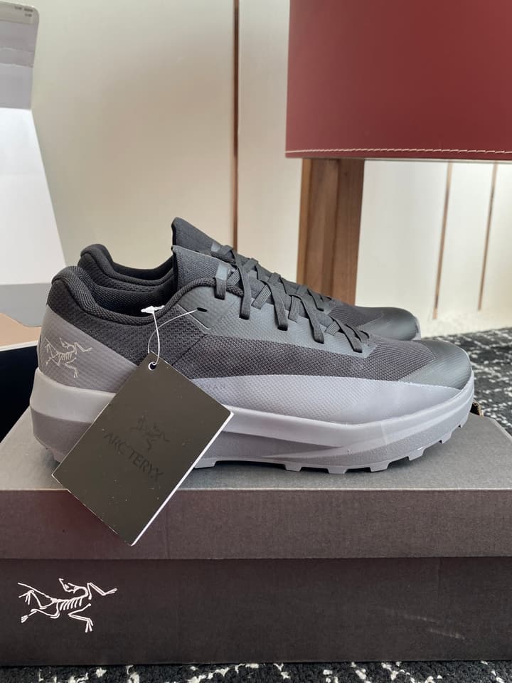 Arc'teryx Norvan VT Trail Running Shoes in Black With White Sole