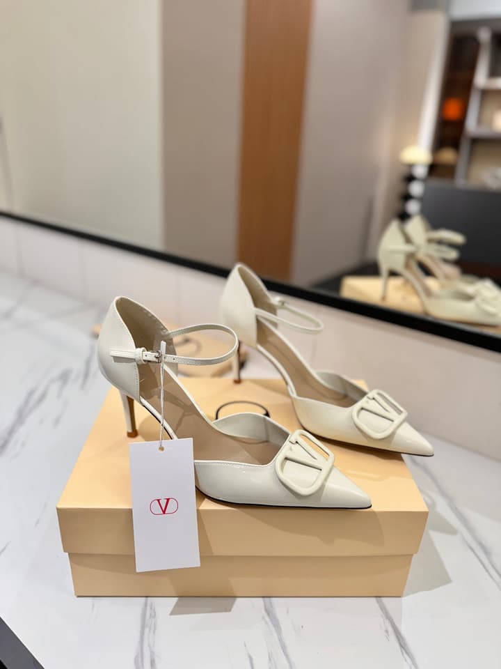 Valentino Garavani VLogo Signature Slingback Sandals in Black