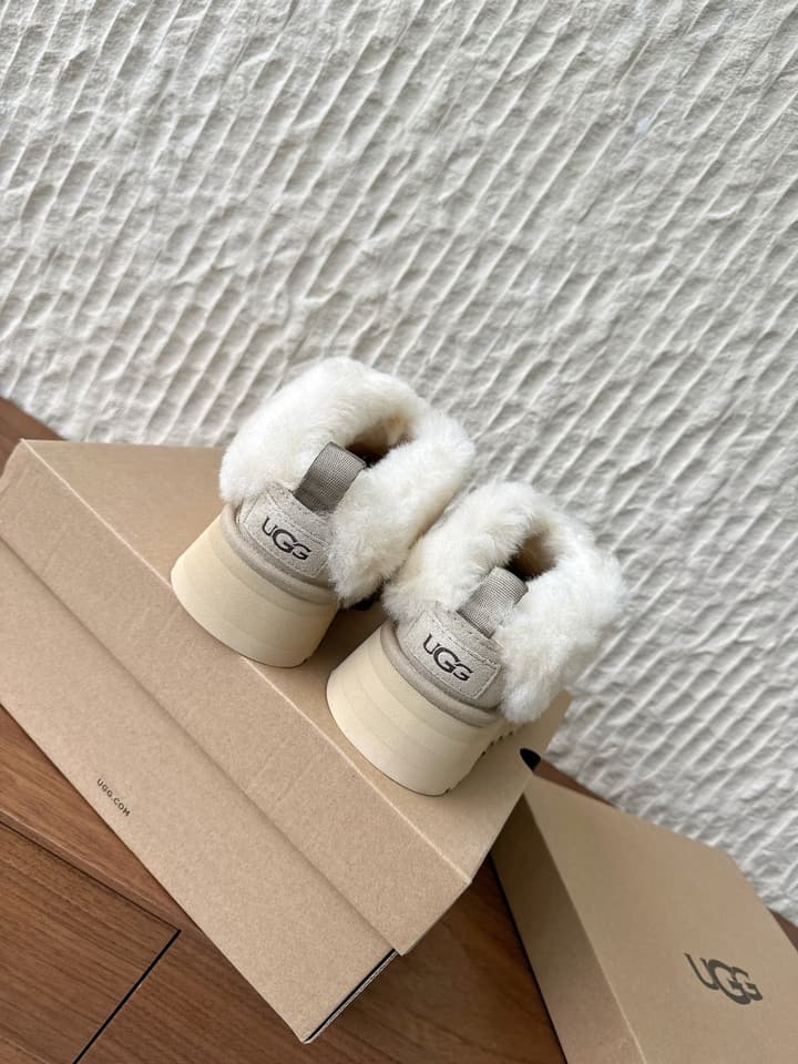 UGG Sheepskin Fur-Lined Slippers – Autumn/Winter Collection in Tall Light Pink With Cream Fur