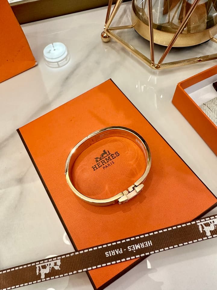 Hermès H-Letter Oval Enamel Bracelet in Gold H Logo Creamy Beige Band