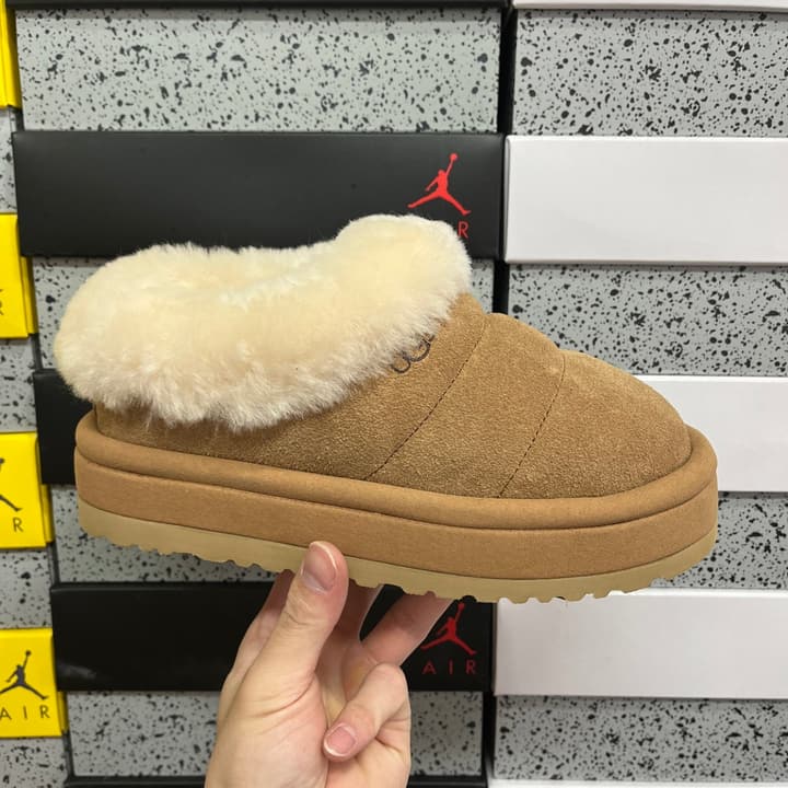 UGG Thick-Soled Low-Cut Fur Snow Boots in Olive Suede Patterned Trim