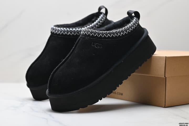 UGG Tazz Slip-On Snow Boots in Sand Braid