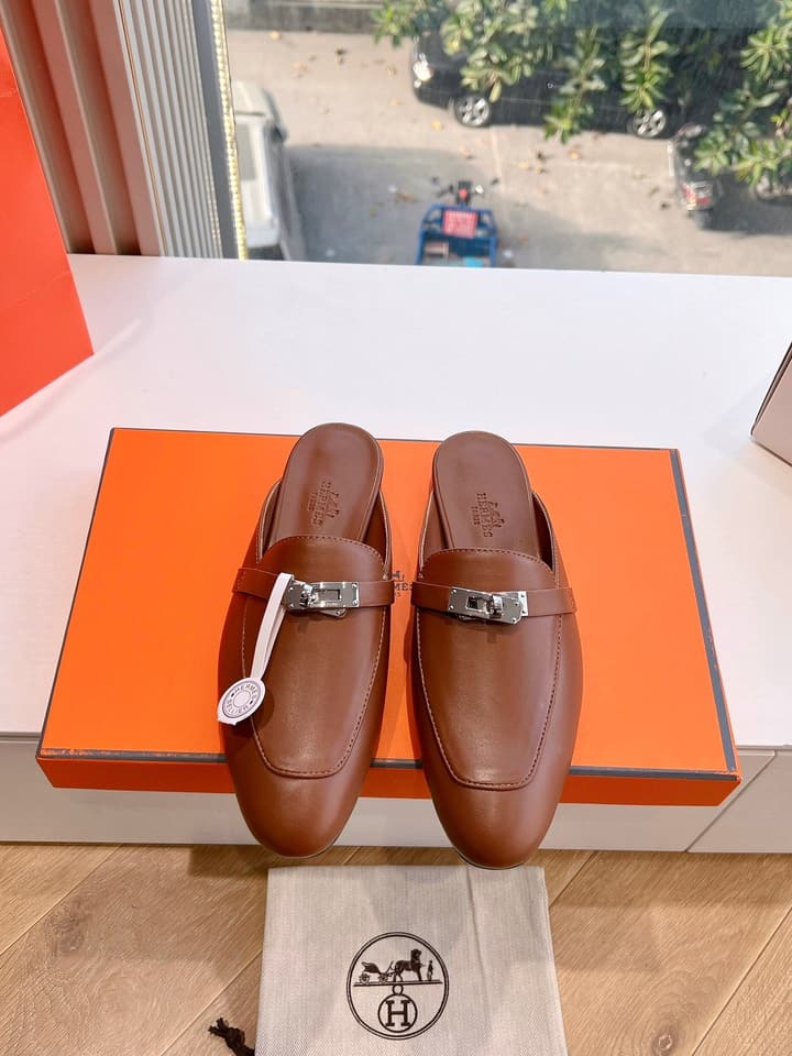 Hermès Calfskin Mules – 25SS/FW Collection in Black Embossed Leather With Silver Hardware