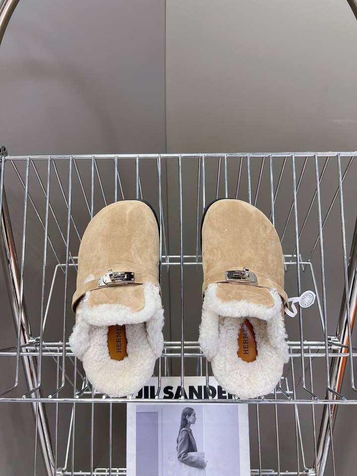 Hermès Kelly Buckle Fur Slippers – Autumn/Winter Collection