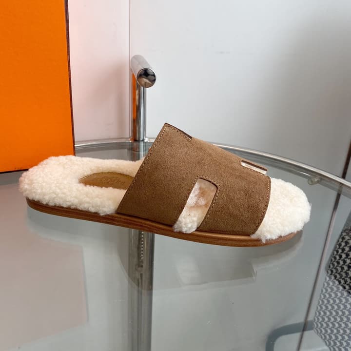 Hermès Izmir Classic H Wool Slippers in Black