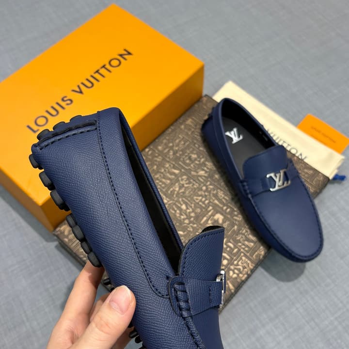Louis Vuitton Men's Lizard-Embossed Driving Shoes in Black