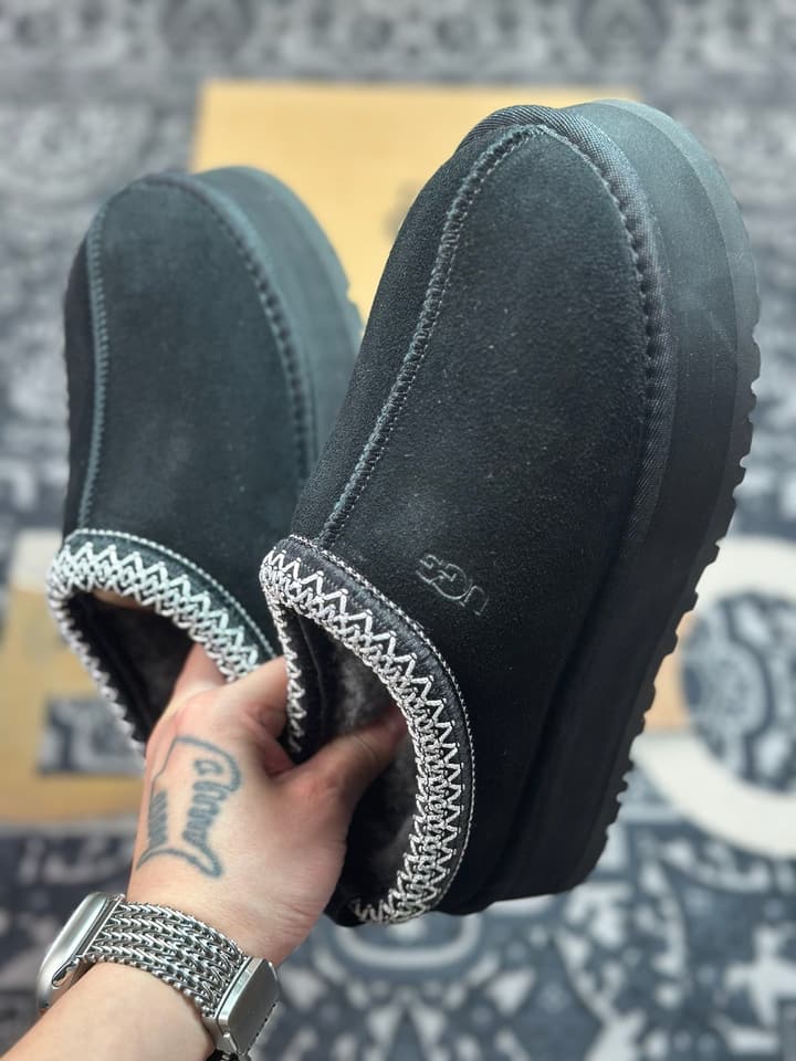 UGG Tazz Platform Snow Boots in Classic Black