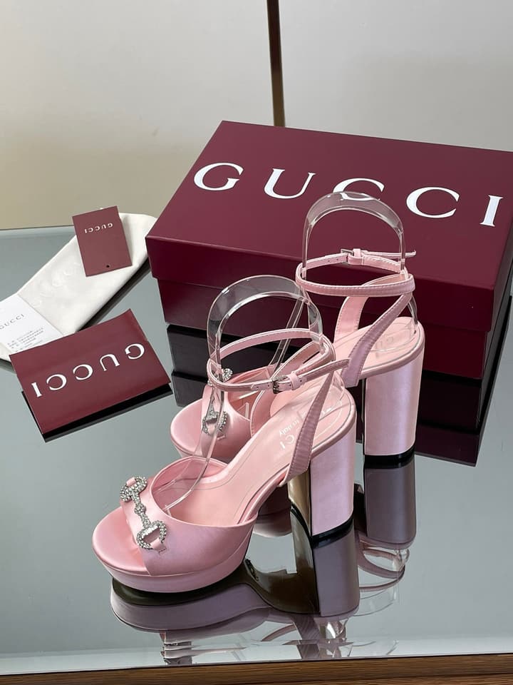Gucci Platform Rhinestone Horsebit Sandals – Spring/Summer Collection – 2025 in Black Patent