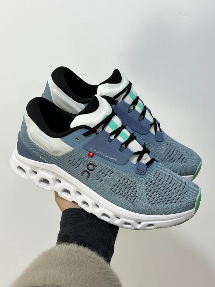 On x Roger Federer Cloudstratus 3 Special Edition Sneakers in All Black Red Accent