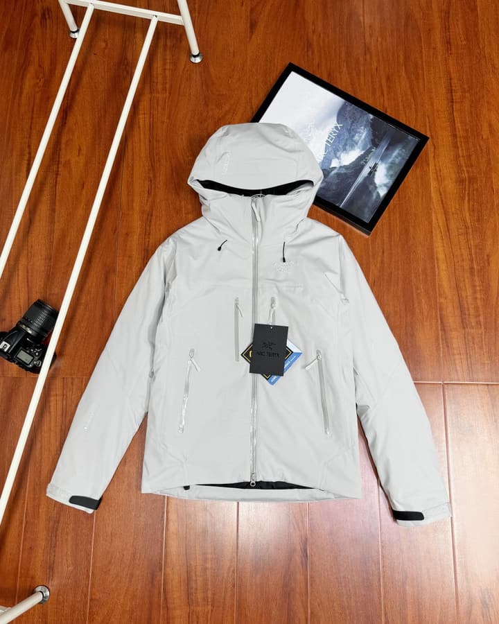 Arc'teryx Beta Down Insulated Jacket M in Obsidian Black