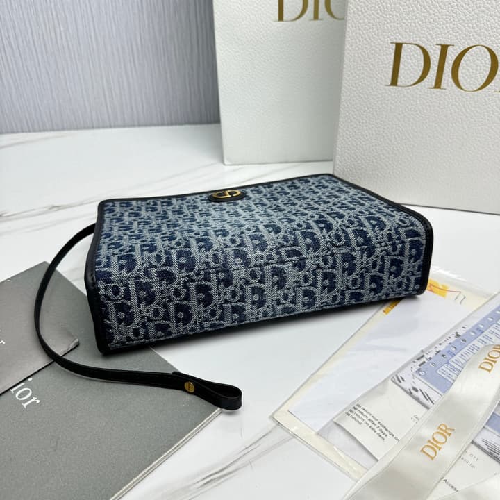 Dior 30 Montaigne Oblique Jacquard Clutch Bag in Beige Oblique