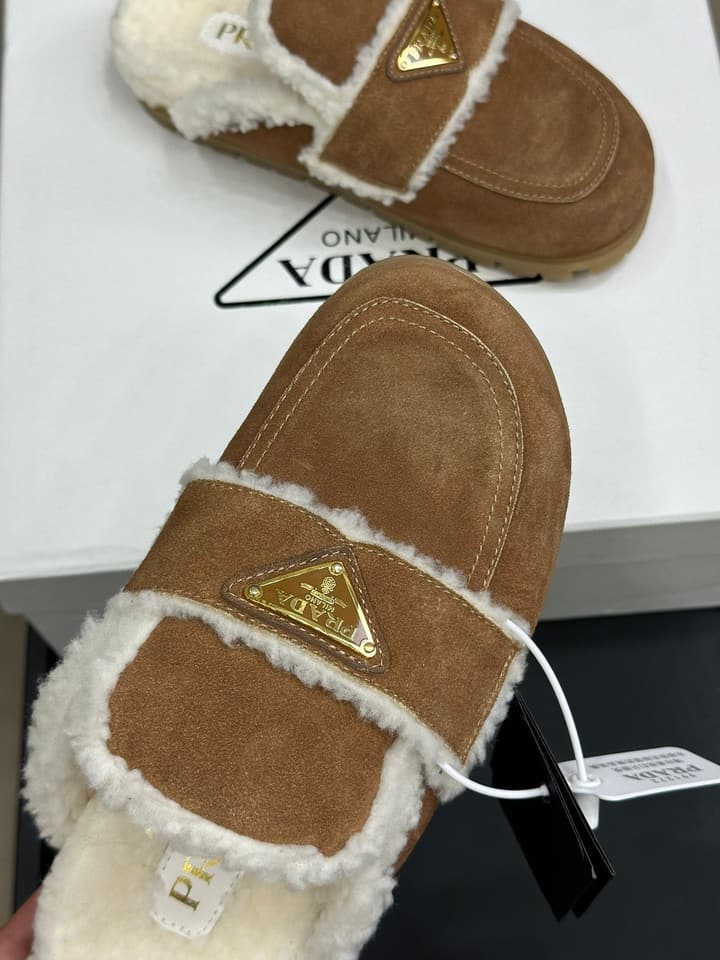 Prada FW24 Suede Fur Slippers – FW24 in Beige Suede